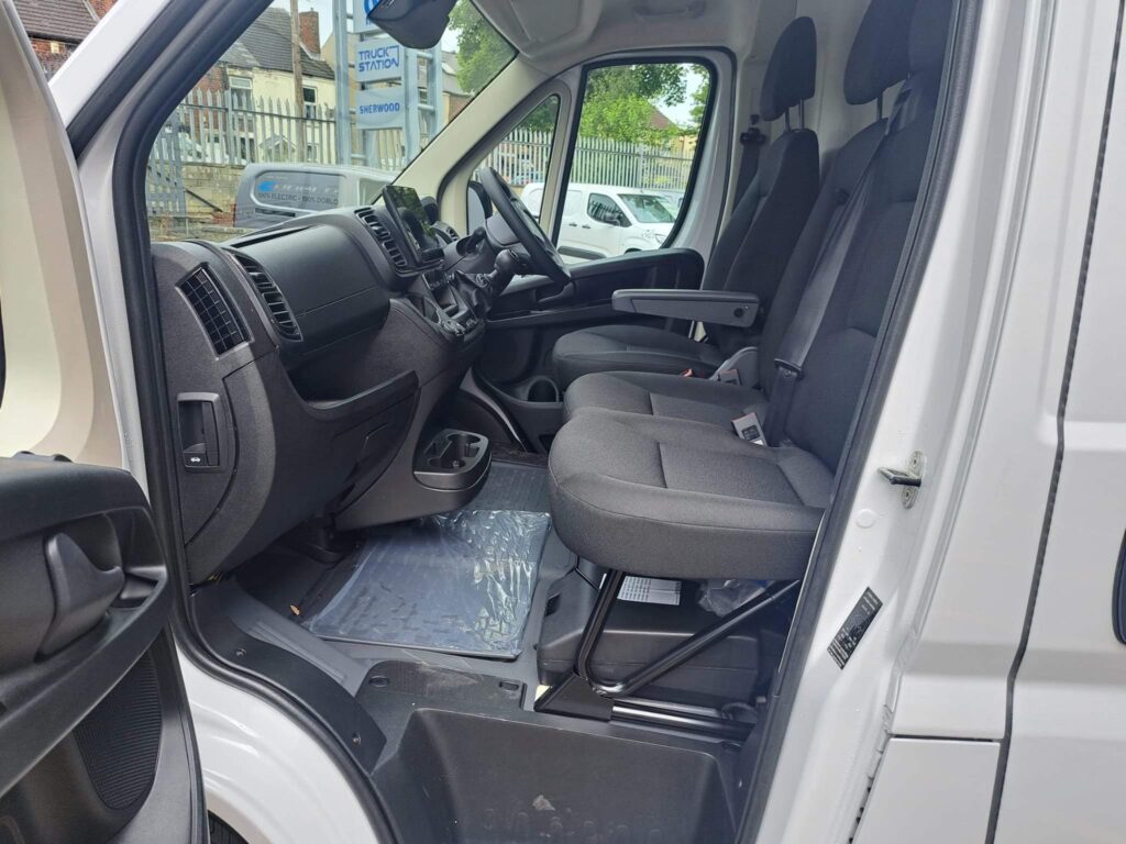 Fiat Ducato MY24 MWB Low Roof 2.2 140