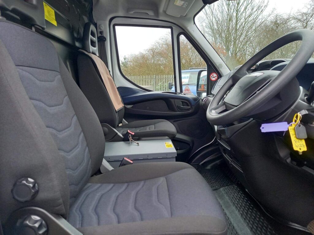 Iveco Daily 3.0 CNG 14V 40C 3520L MWB High Roof Euro 6 5dr (DRW)