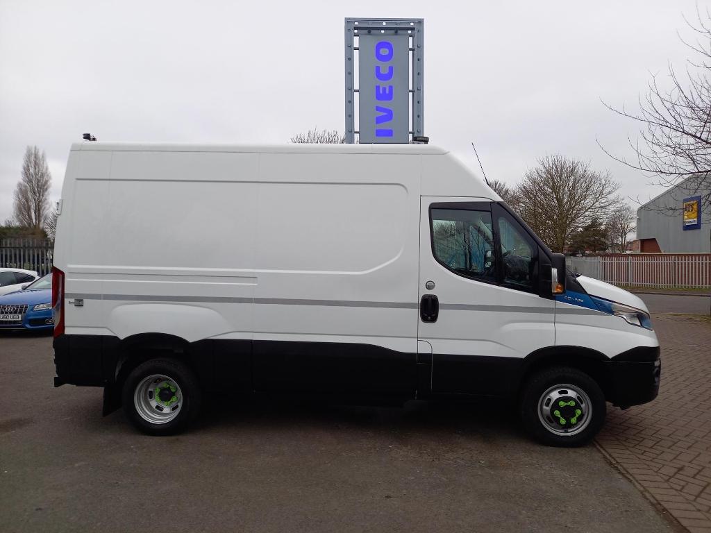 Iveco Daily 3.0 CNG 14V 40C 3520L MWB High Roof Euro 6 5dr (DRW)