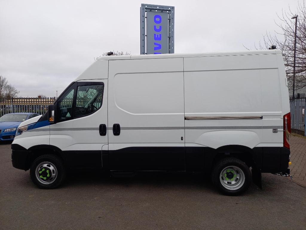 Iveco Daily 3.0 CNG 14V 40C 3520L MWB High Roof Euro 6 5dr (DRW)