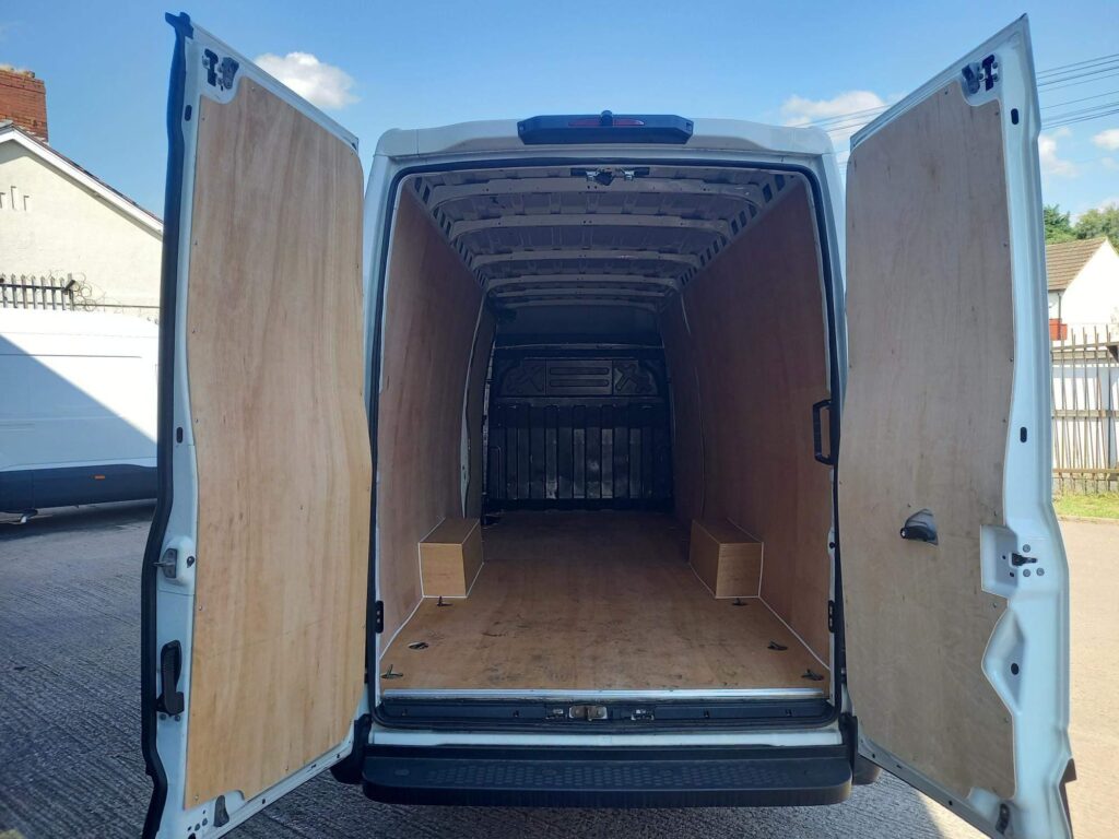 Iveco Daily 2.3D HPI 14V 35S 4100 LWB High Roof Euro 6 (s/s) 5dr