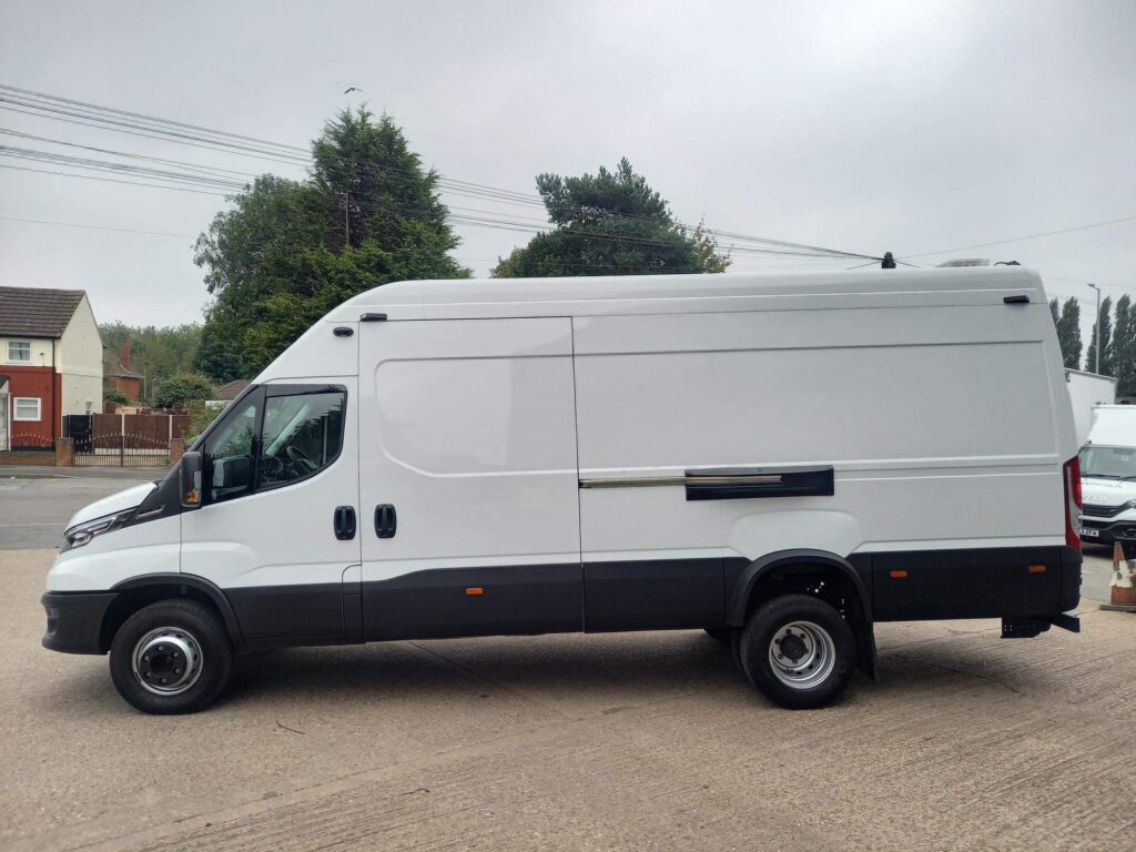 Iveco Daily 3.0D HPI 18V Business 70C 4100 HiMatic LWB High Roof Euro 6 5dr (DRW)