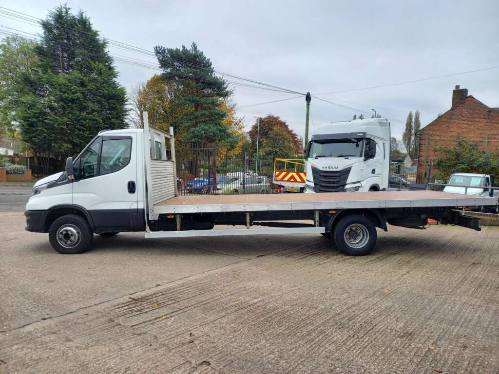 Iveco Daily 70C18 180HP 20FT FLATBED