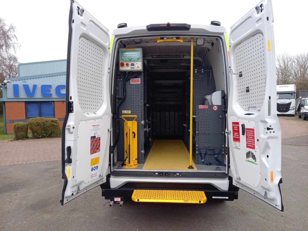 Iveco Daily 3.0 CNG 14V 40C 3520L MWB High Roof Euro 6 5dr (DRW)