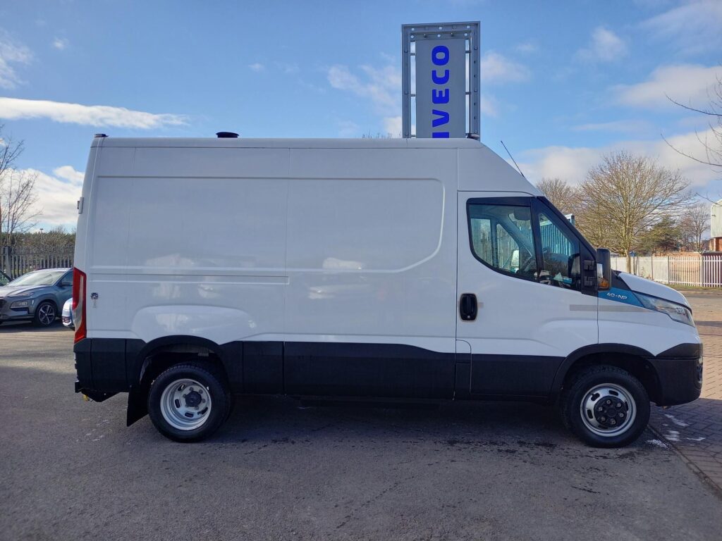 Iveco Daily 3.0 CNG 14V 40C 3520L MWB High Roof Euro 6 5dr (DRW)