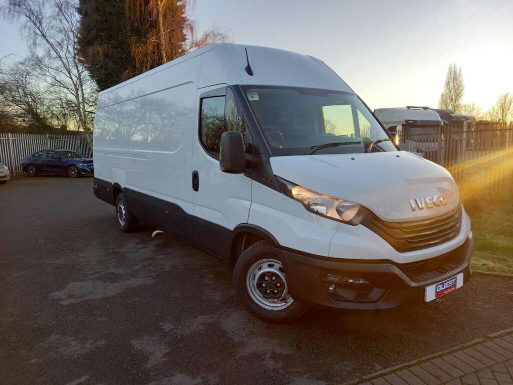 IVECO DAILY 35S14 140HP 4100WB BUSINESS PANEL VAN