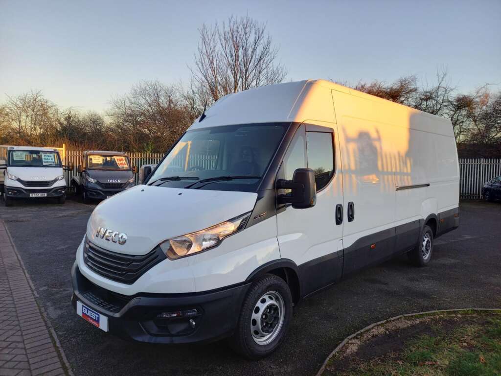 IVECO DAILY 35S14 140HP 4100WB BUSINESS PANEL VAN