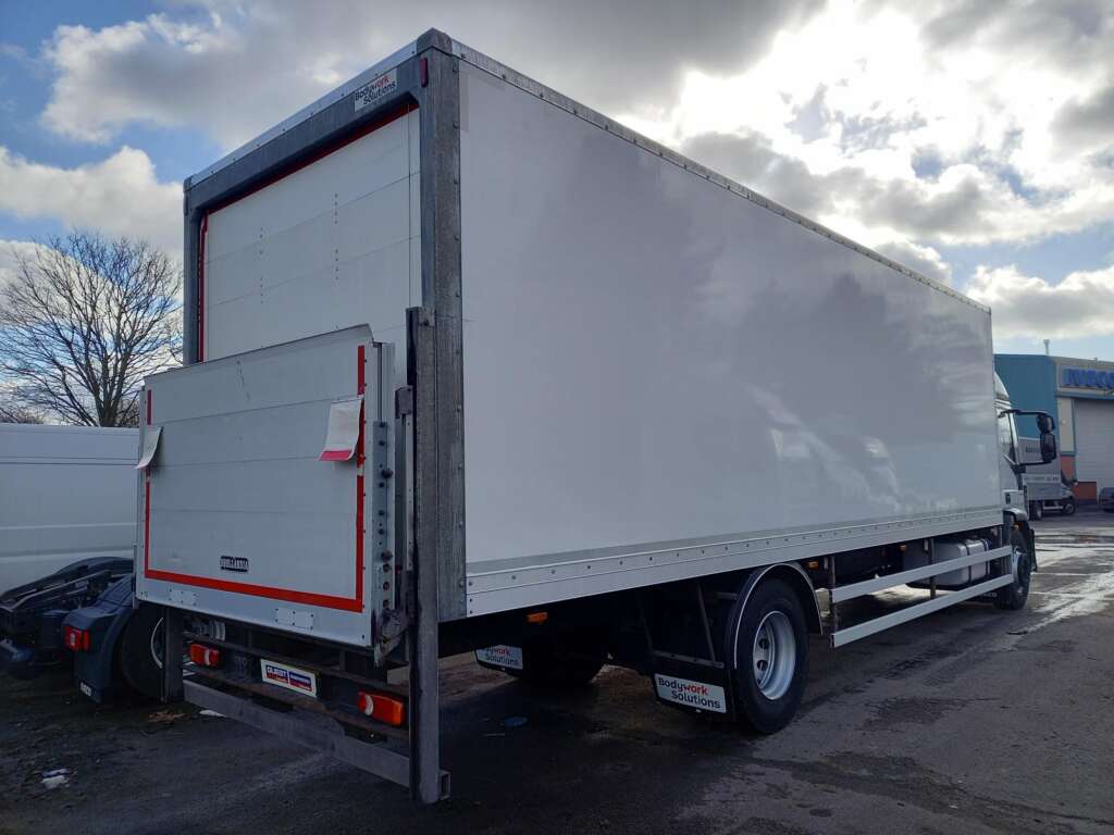 IVECO EUROCARGO 18T 250HP 26FT BOX & TAILLIFT