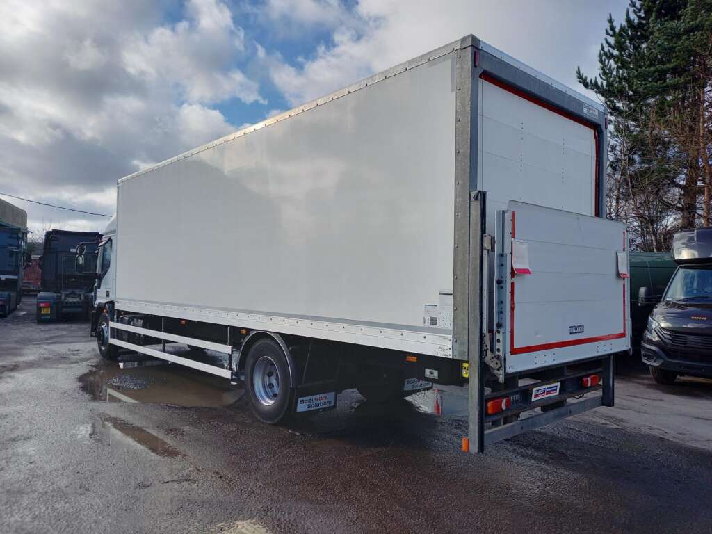 IVECO EUROCARGO 18T 250HP 26FT BOX & TAILLIFT