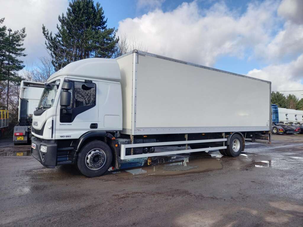 IVECO EUROCARGO 18T 250HP 26FT BOX & TAILLIFT