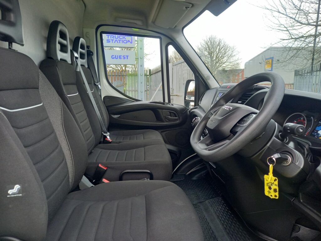 Iveco Daily 2.3D HPI 14V Business 35S 3520L MWB High Roof Euro 6 (s/s) 5dr