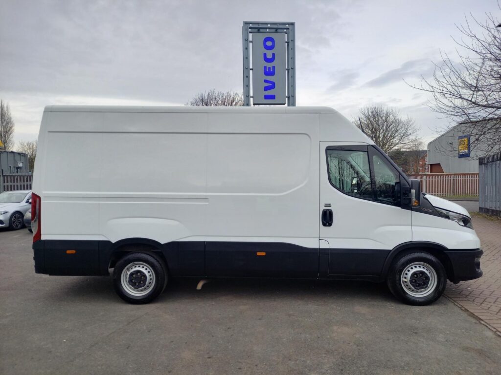 Iveco Daily 2.3D HPI 14V Business 35S 3520L MWB High Roof Euro 6 (s/s) 5dr