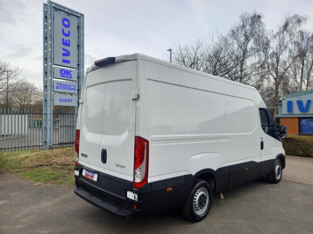 Iveco Daily 2.3D HPI 14V Business 35S 3520L MWB High Roof Euro 6 (s/s) 5dr