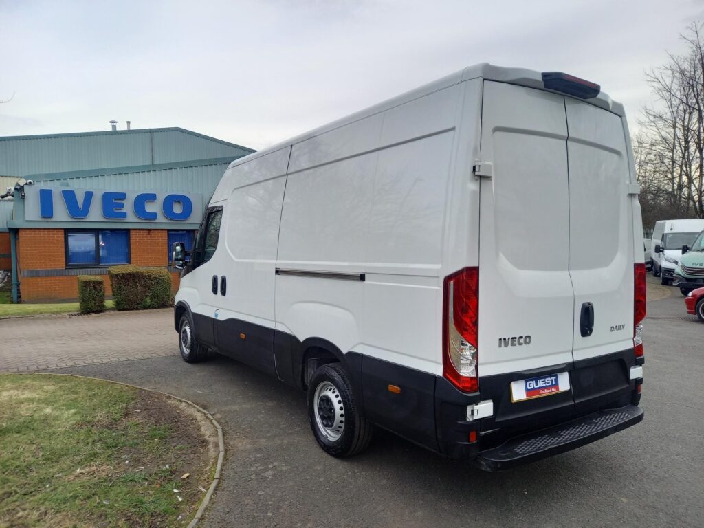 Iveco Daily 2.3D HPI 14V Business 35S 3520L MWB High Roof Euro 6 (s/s) 5dr