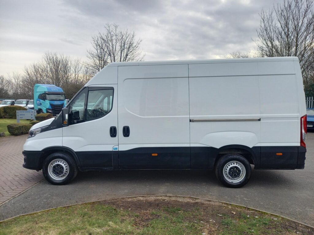 Iveco Daily 2.3D HPI 14V Business 35S 3520L MWB High Roof Euro 6 (s/s) 5dr