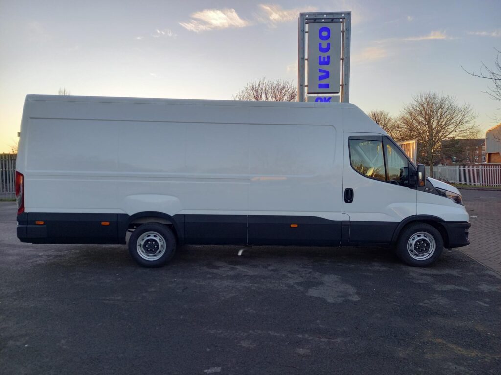 Iveco Daily 2.3D HPI 14V Business 35S 4100 LWB High Roof Euro 6 (s/s) 5dr